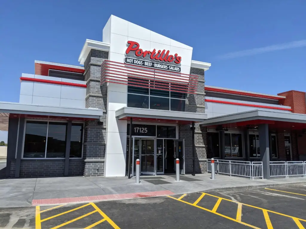 Hanley Investment sells Portillo’s in Glendale for $7.1M