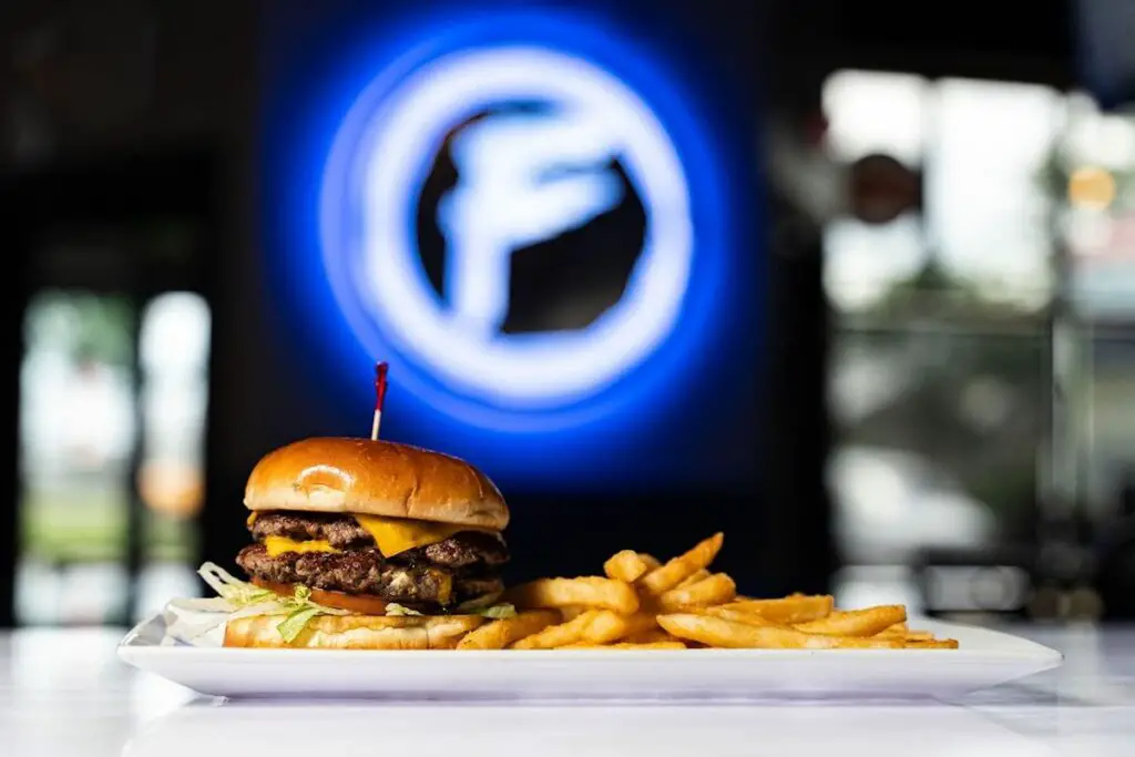 Fozzy’s Bar and Grill is Bringing its Unique Experience to Scottsdale